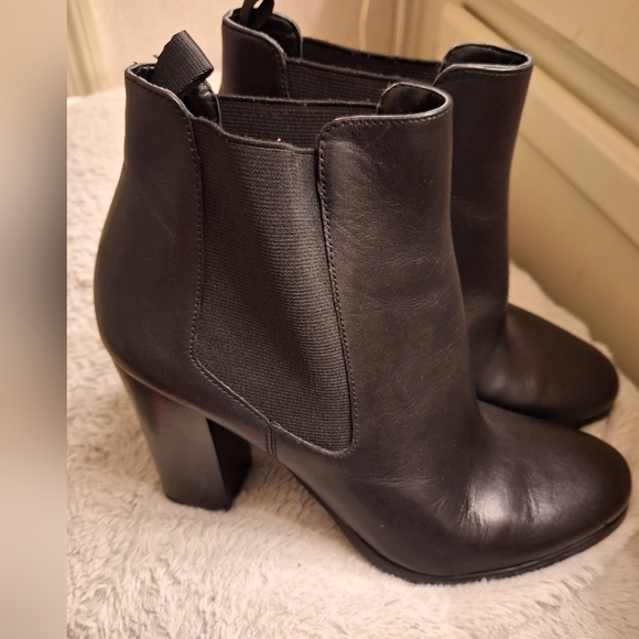 Michael Kors ankle boots - Picture 1 of 3